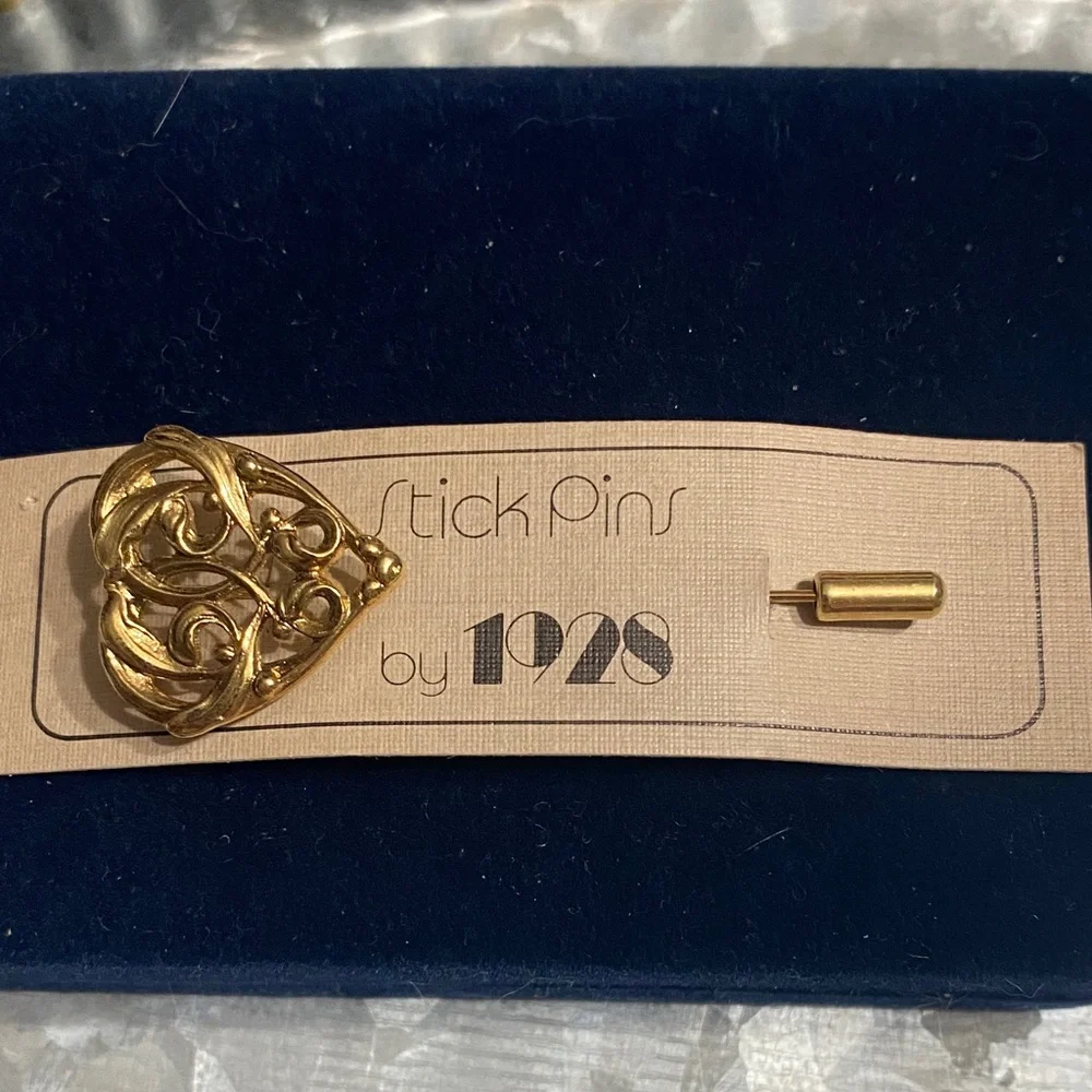1928 Gold Filigree Stick Pin - Picture 1 of 2